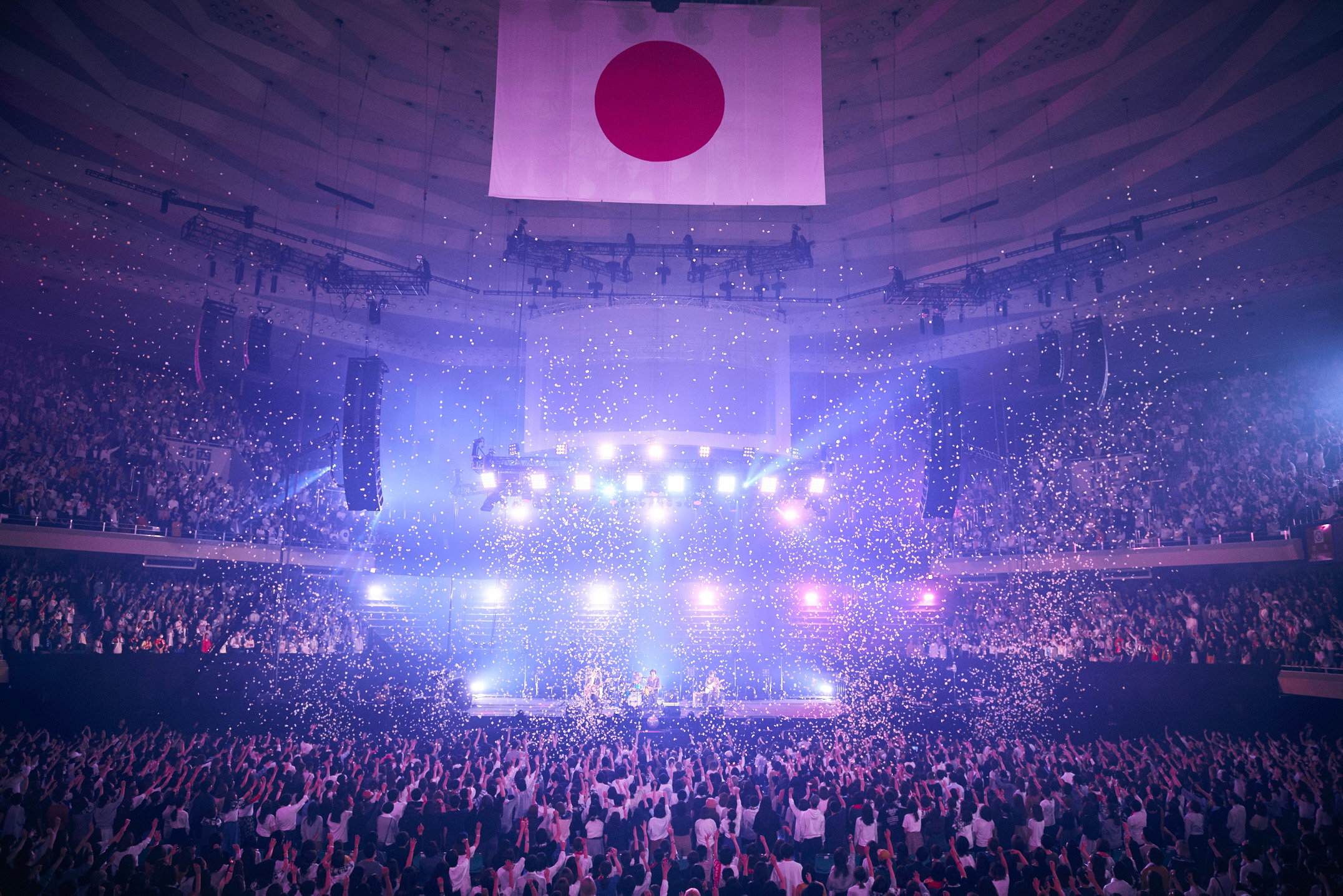 Raphael lost graduation 日本武道館 - YouTube